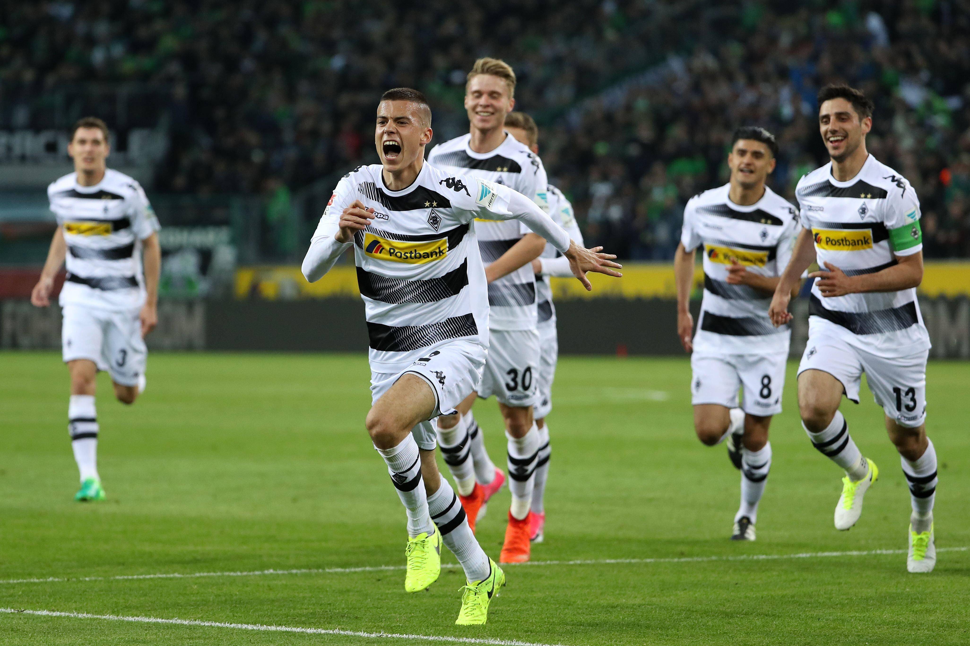 足球盛宴再燃，球队士气高涨争夺胜利