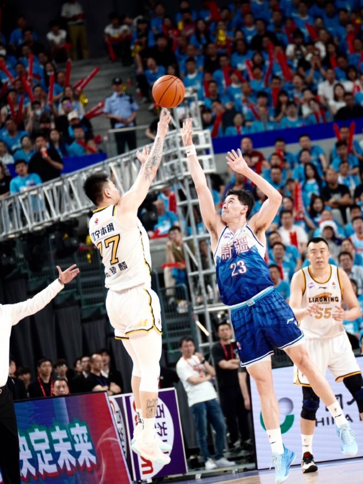 爱游戏娱乐-辽宁男篮凭借团队合作击败江苏队
