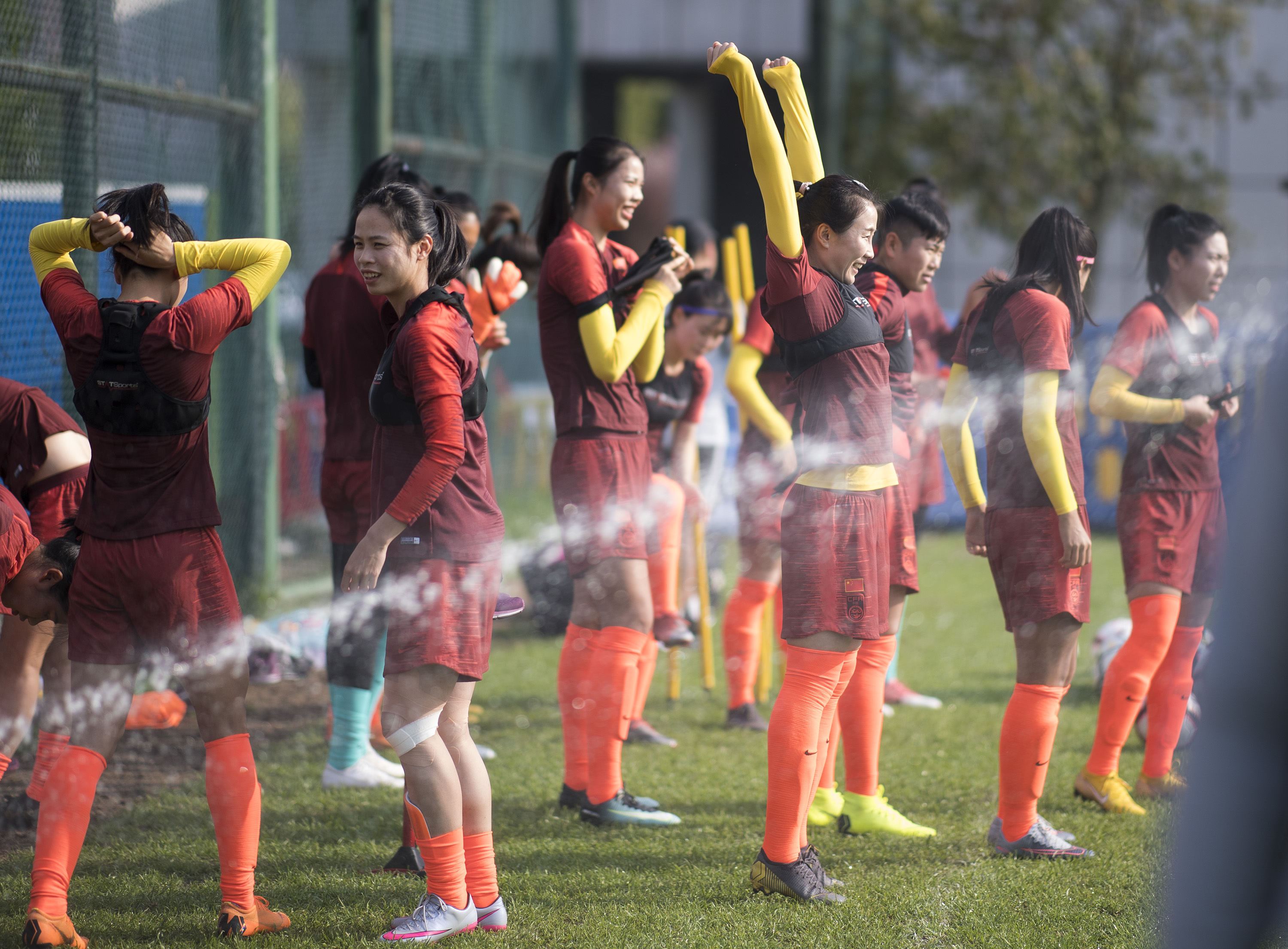 精彩的女子足球赛事中，中国队获胜展现实力的简单介绍