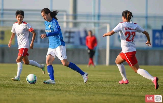 精彩的女子足球赛事中，中国队获胜展现实力的简单介绍