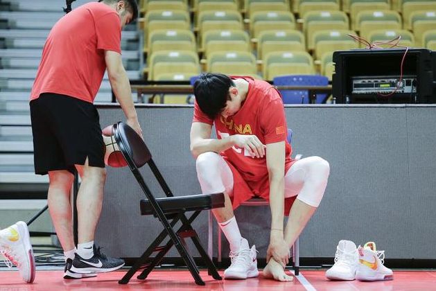 包含雄鹿队主力受伤，球队战绩急转直下的词条