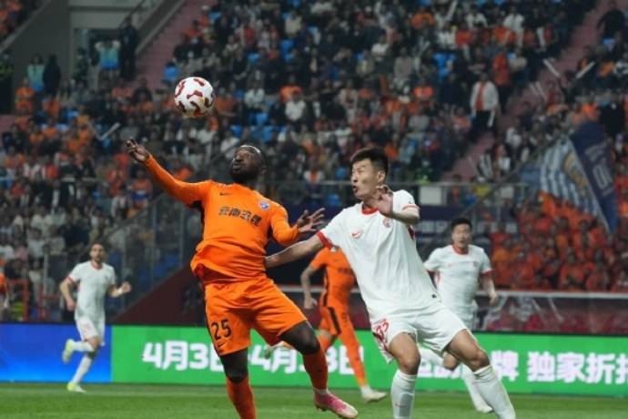 青岛队在比赛中表现抢眼,斩获胜利 青岛队在比赛中表现抢眼,斩获胜利