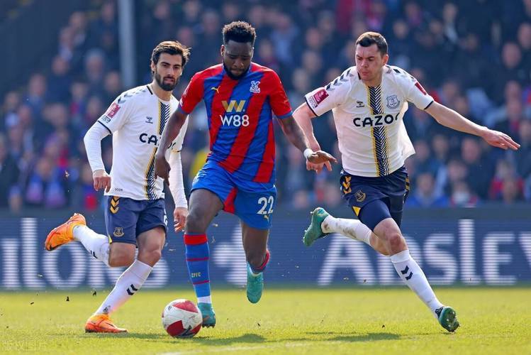 包含伯恩茅斯主场大胜,球员互相鼓励助力取胜的词条 包含伯恩茅斯主场大胜,球员互相鼓励助力取胜的词条