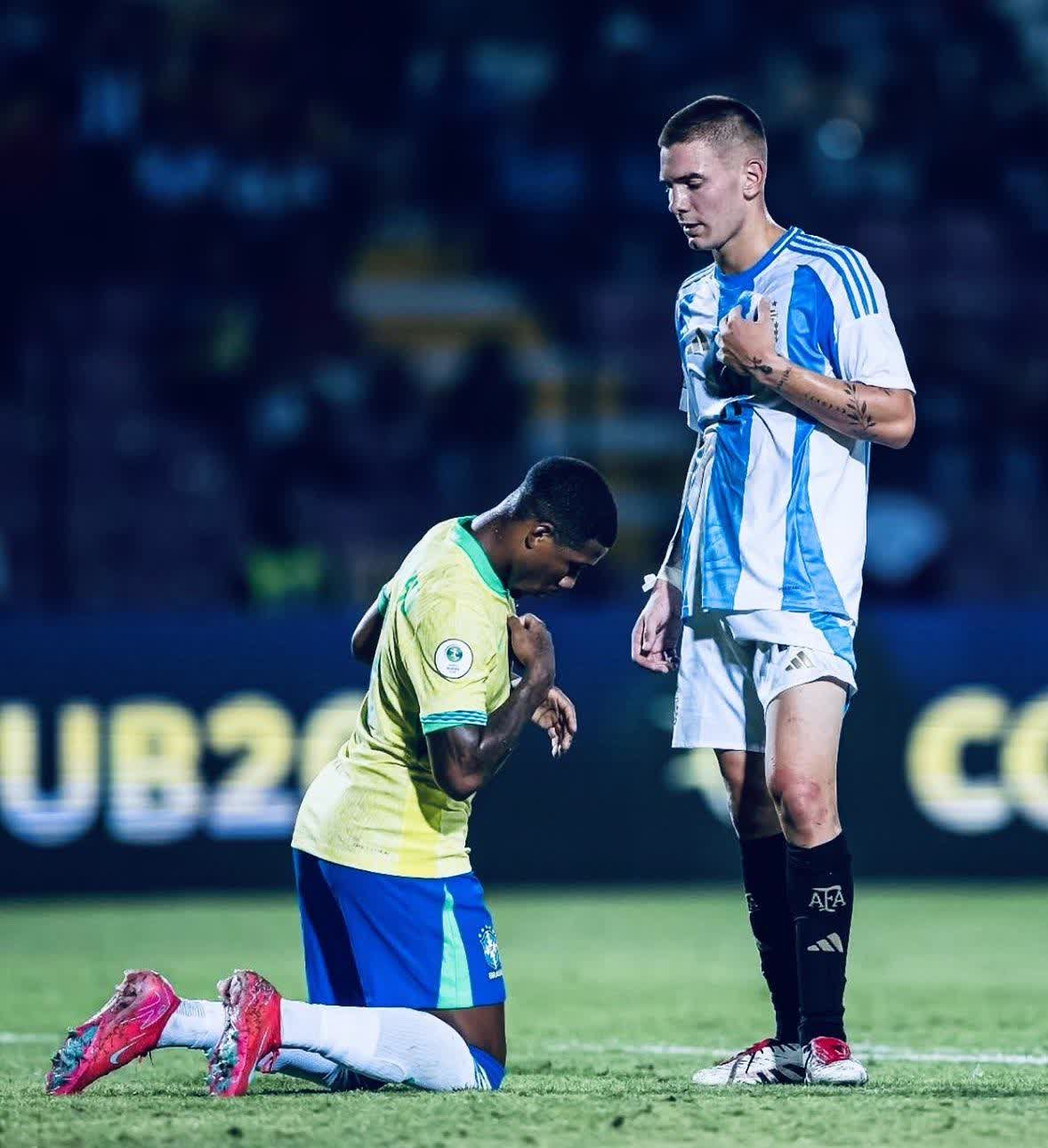 包含南美杯赛身影悄然现：巴西队成功夺冠的词条