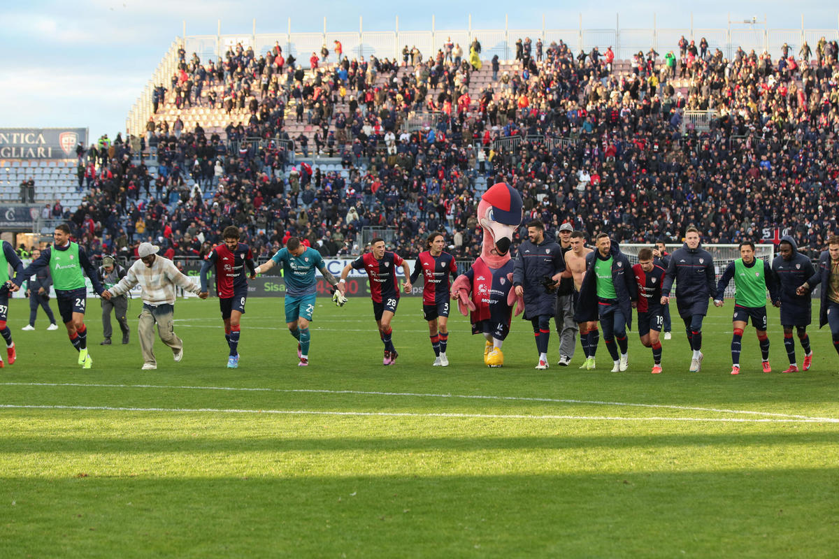 本周比赛获胜球队赛后庆祝,场面火爆的简单介绍 本周比赛获胜球队赛后庆祝,场面火爆的简单介绍