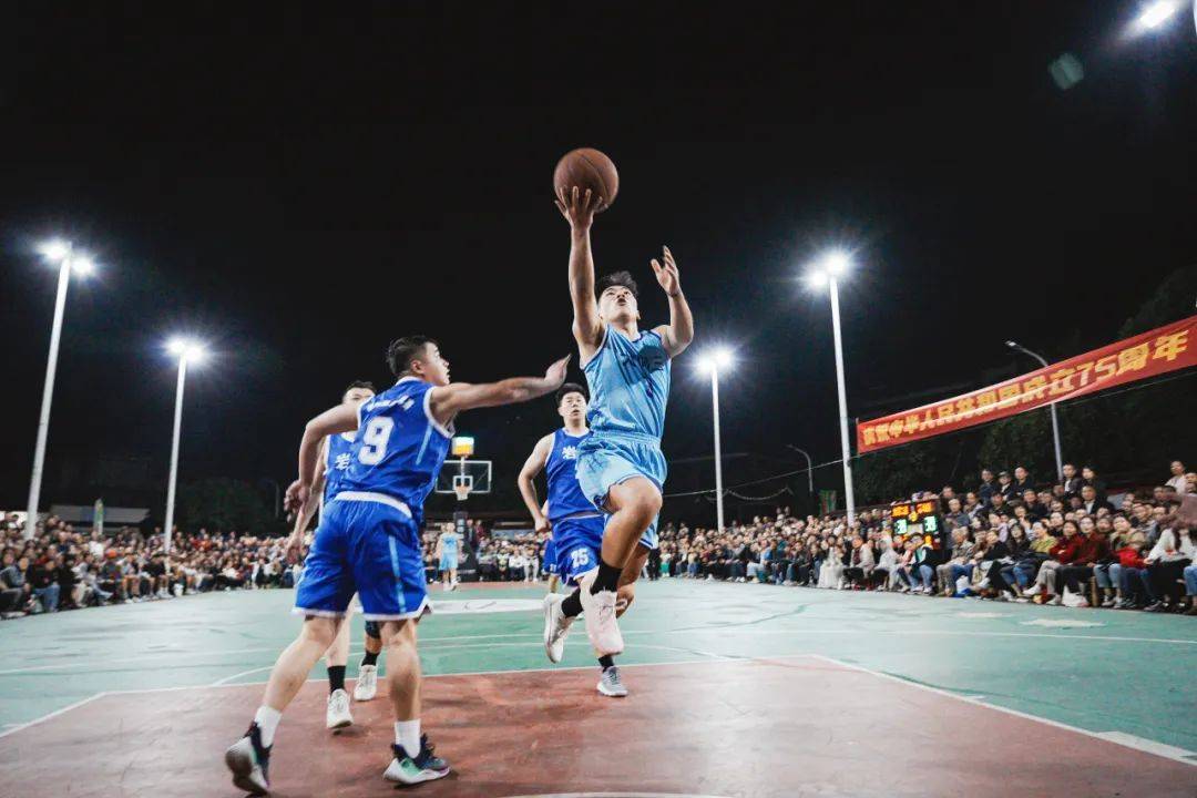 爱游戏在线-包含顶级球员尽展身手，激动人心的篮球比赛引爆现场的词条