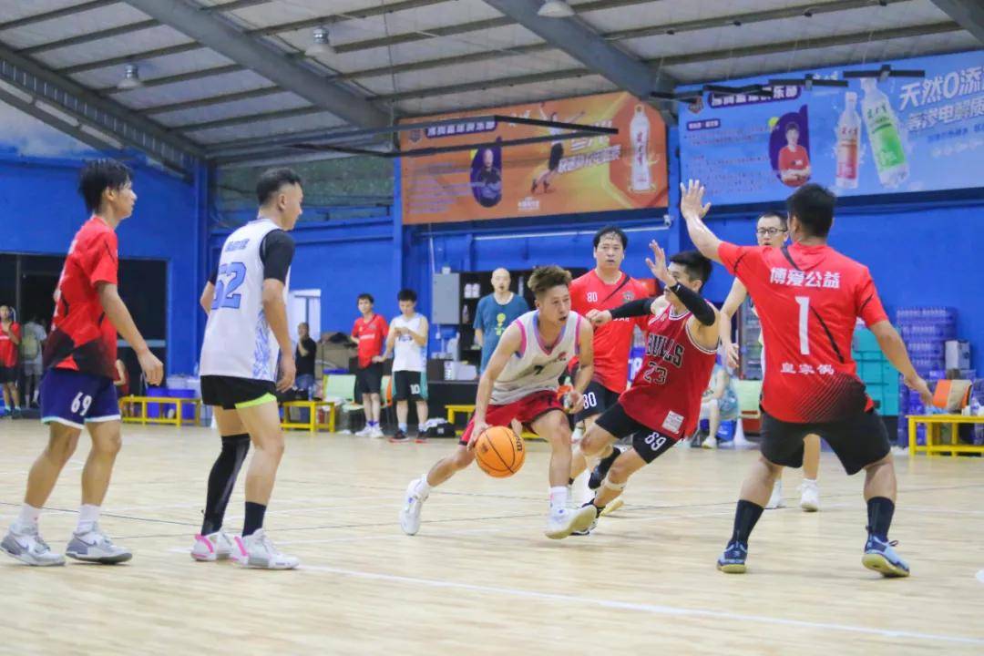 包含顶级球员尽展身手,激动人心的篮球比赛引爆现场的词条 包含顶级球员尽展身手,激动人心的篮球比赛引爆现场的词条