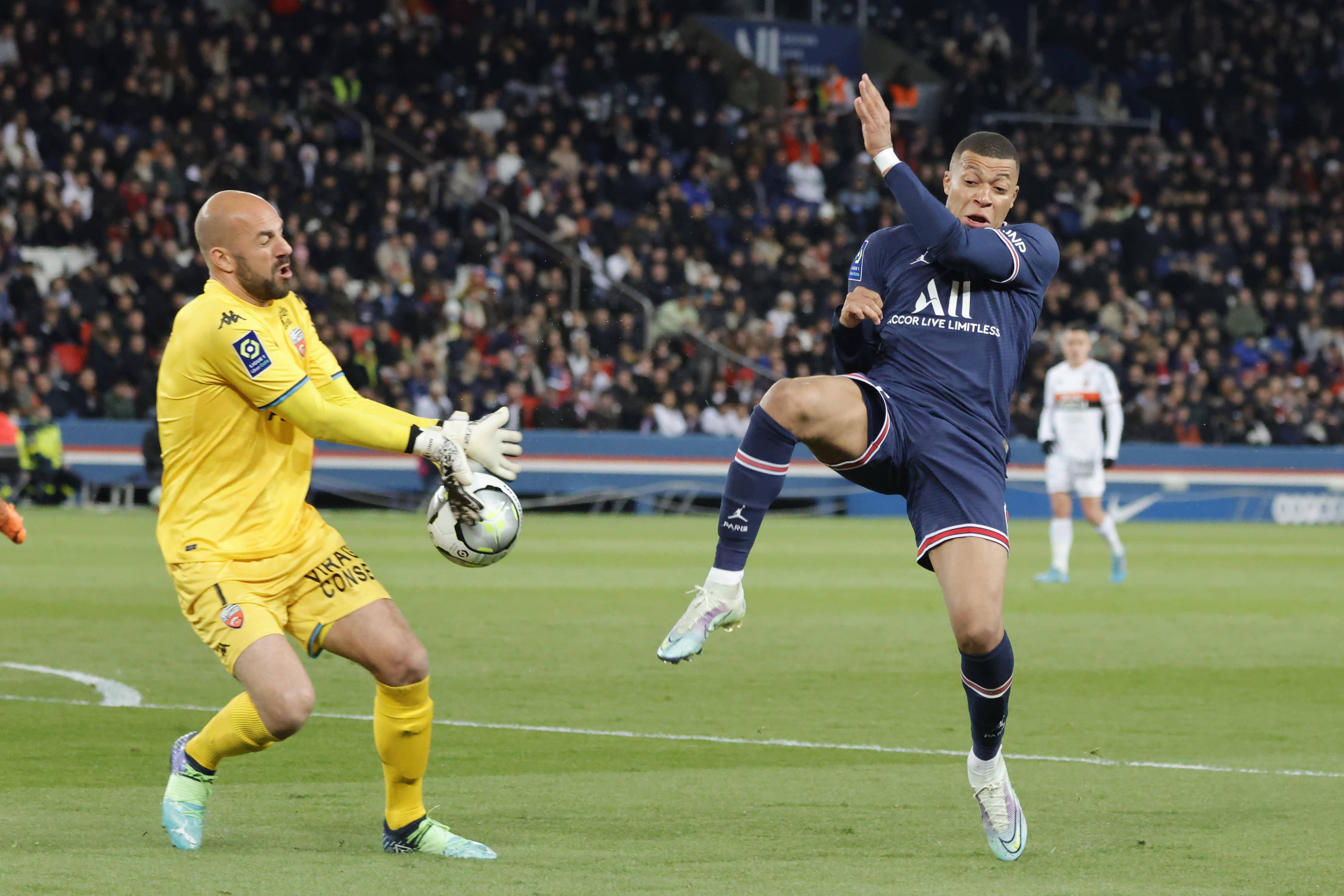 洛里昂宣布与球员续约,保持班底实力 洛里昂宣布与球员续约,保持班底实力