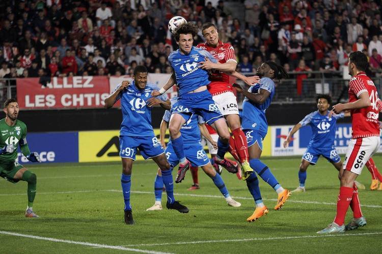 洛里昂宣布与球员续约,保持班底实力 洛里昂宣布与球员续约,保持班底实力