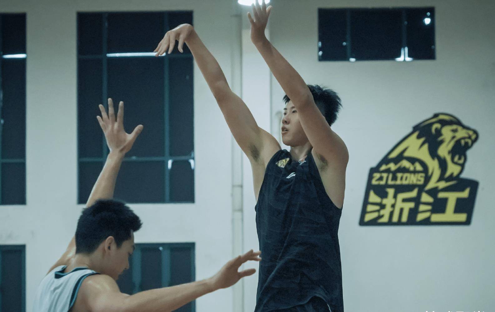 运动员拼尽全力,赢得胜利荣耀归队 运动员拼尽全力,赢得胜利荣耀归队