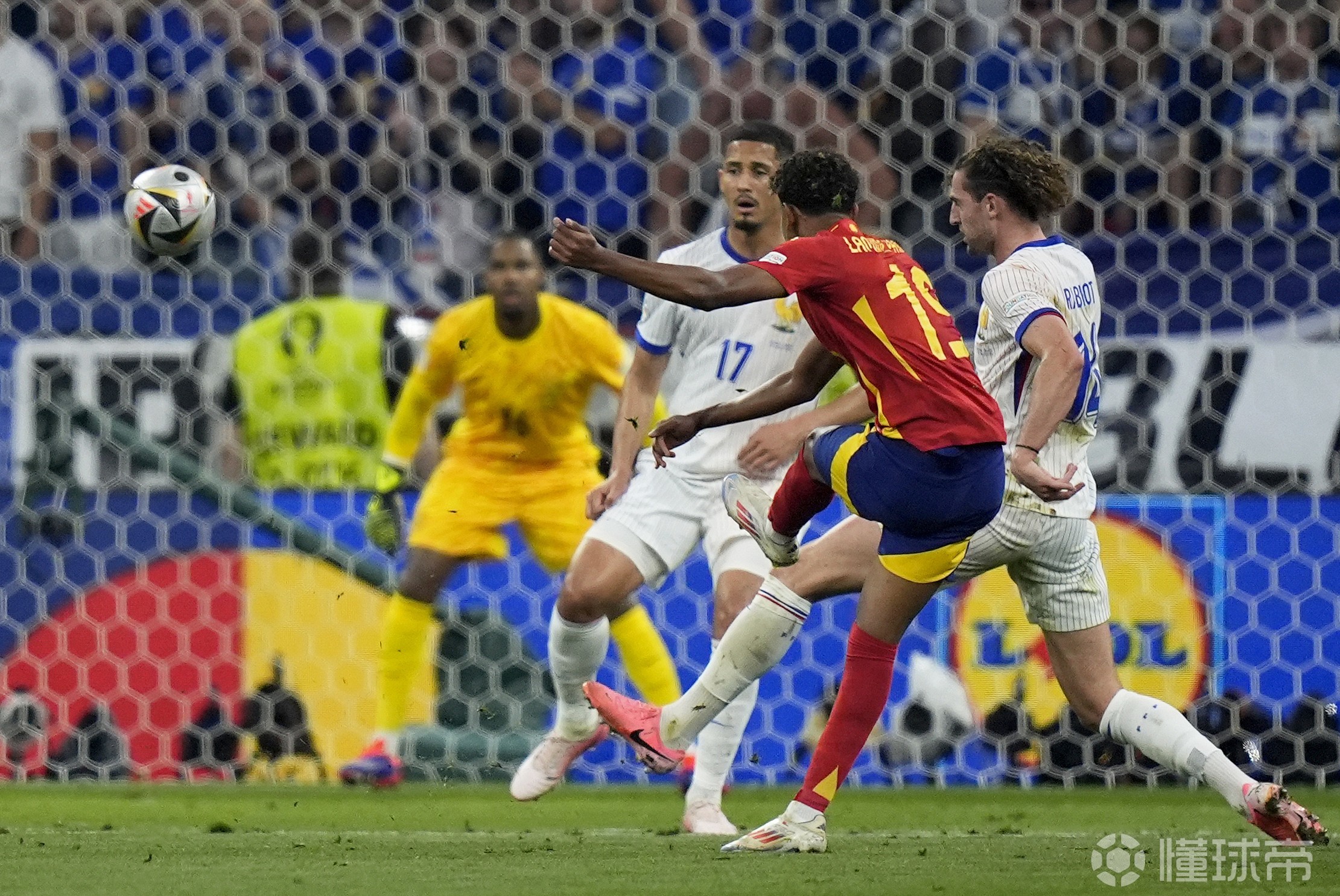 爱游戏在线-包含亚眠客场不敌对手，法国联赛排名下滑的词条