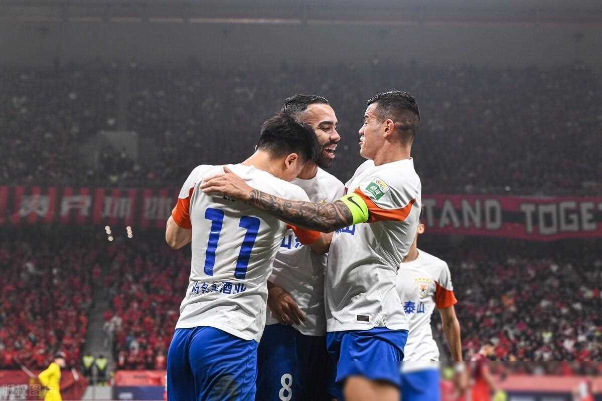 上港逆转恒大，中超积分榜前进一步
