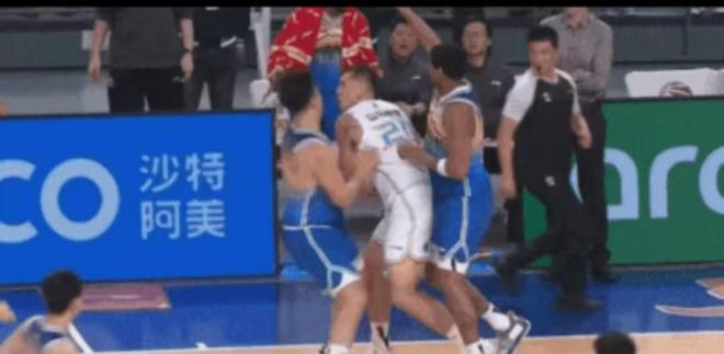 关键时刻!我队突破困境,实现胜场 关键时刻!我队突破困境,实现胜场