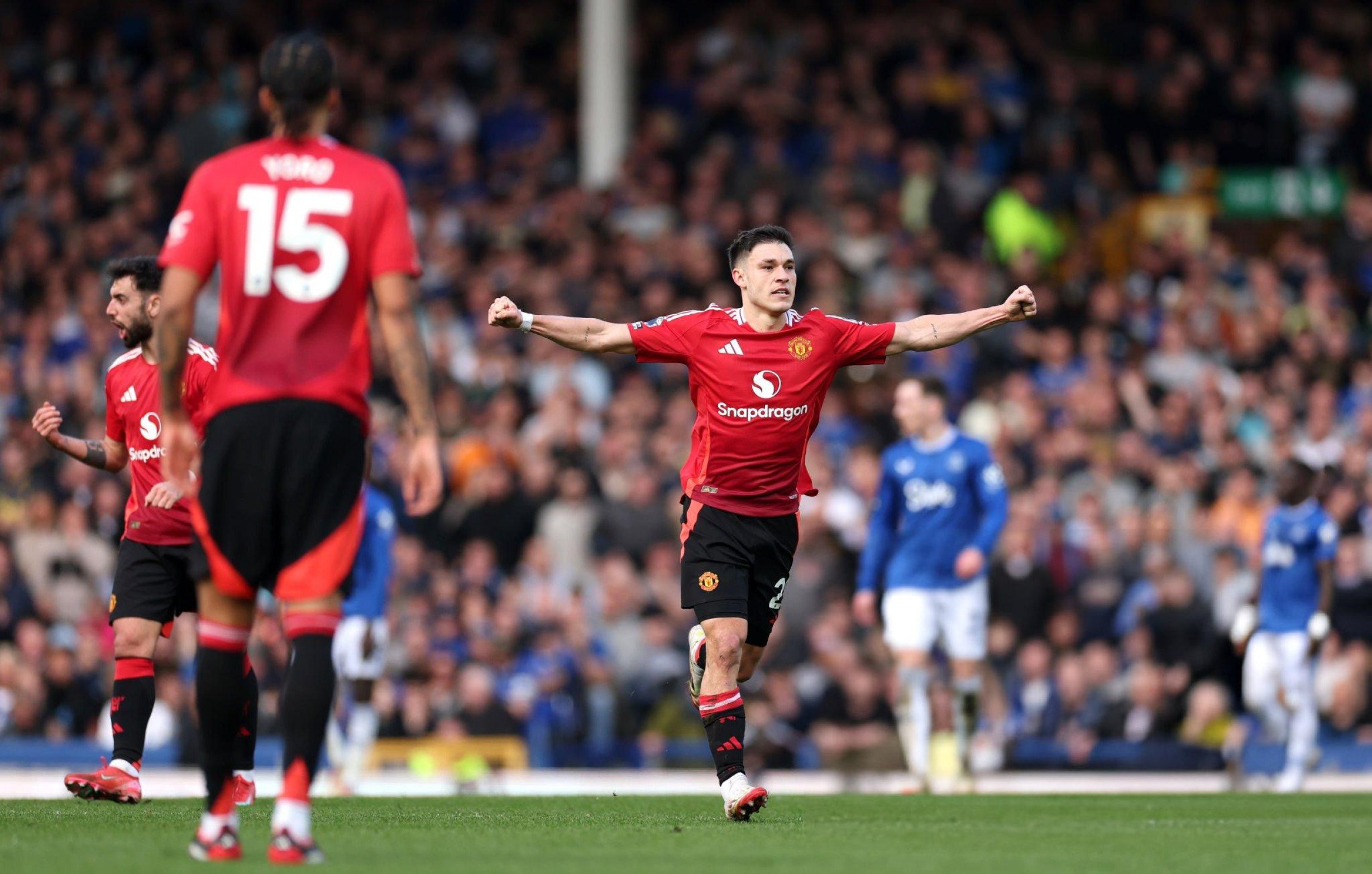 爱游戏-曼联势不可挡，埃弗顿将要面对挑战