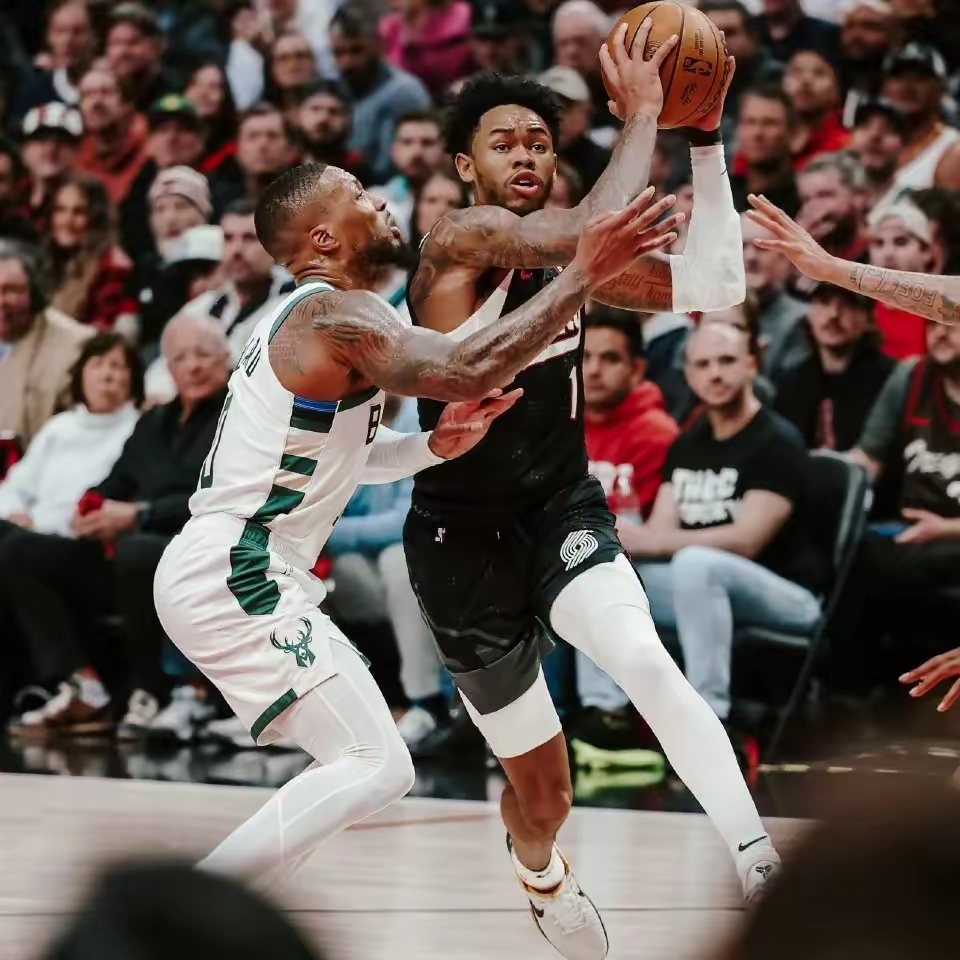 包含雄鹿豪取连胜,字母哥再次轰下+表现的词条 包含雄鹿豪取连胜,字母哥再次轰下+表现的词条