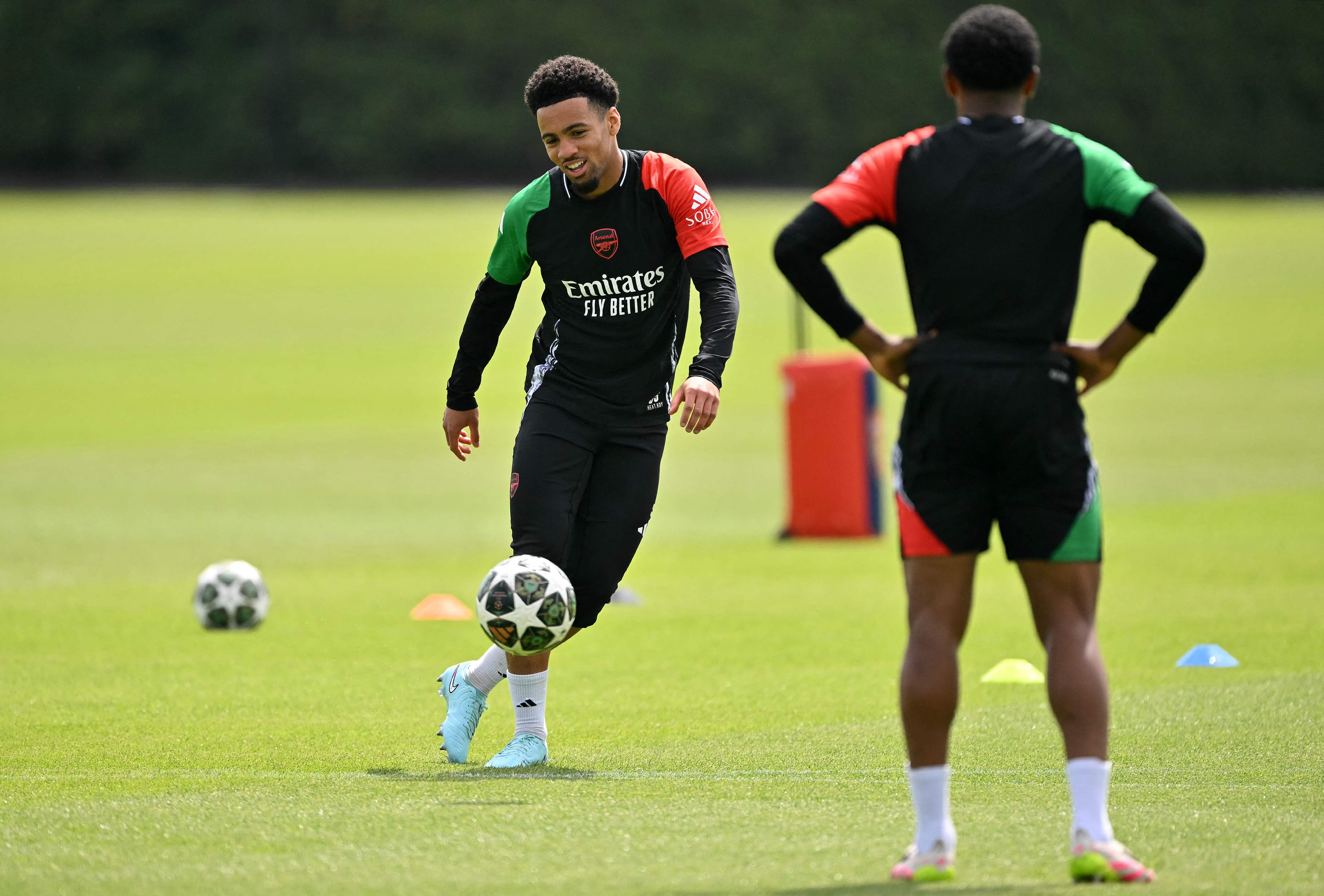 包含阿森纳中场因家庭原因暂时离队,球队备战受影响的词条 包含阿森纳中场因家庭原因暂时离队,球队备战受影响的词条