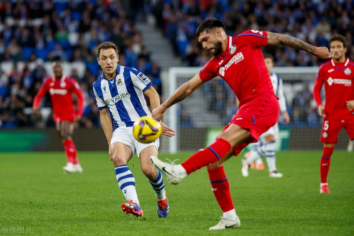 爱游戏体育-赫罗纳对阵埃瓦尔，抢分之争