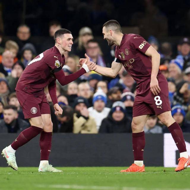 曼城大胜对手,继续领跑英超 曼城大胜对手,继续领跑英超