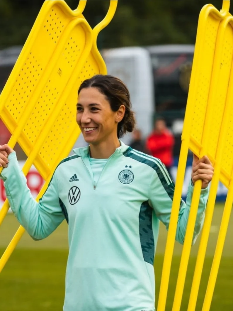 阿尔及利亚女足士气正旺,备战激烈训练的简单介绍 阿尔及利亚女足士气正旺,备战激烈训练的简单介绍