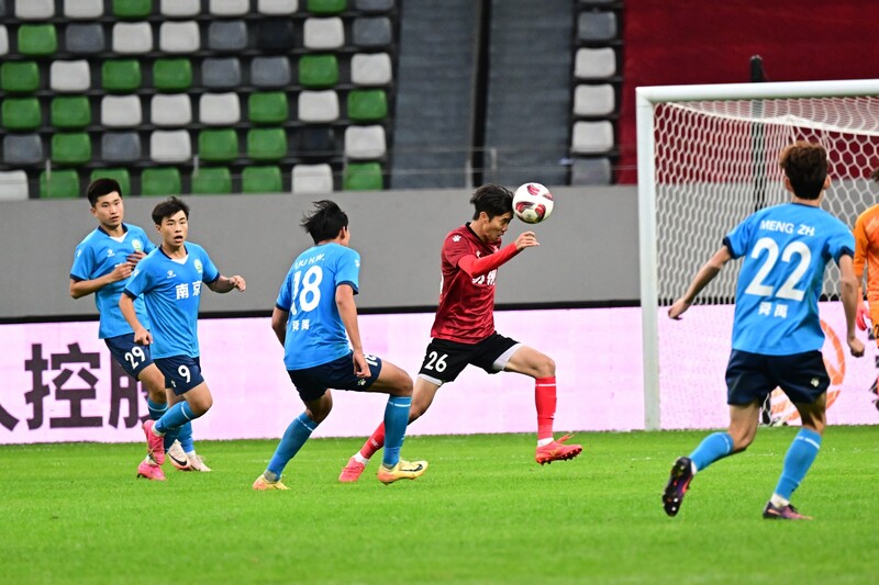 足球联赛领军人物集结，展开国际对抗的简单介绍