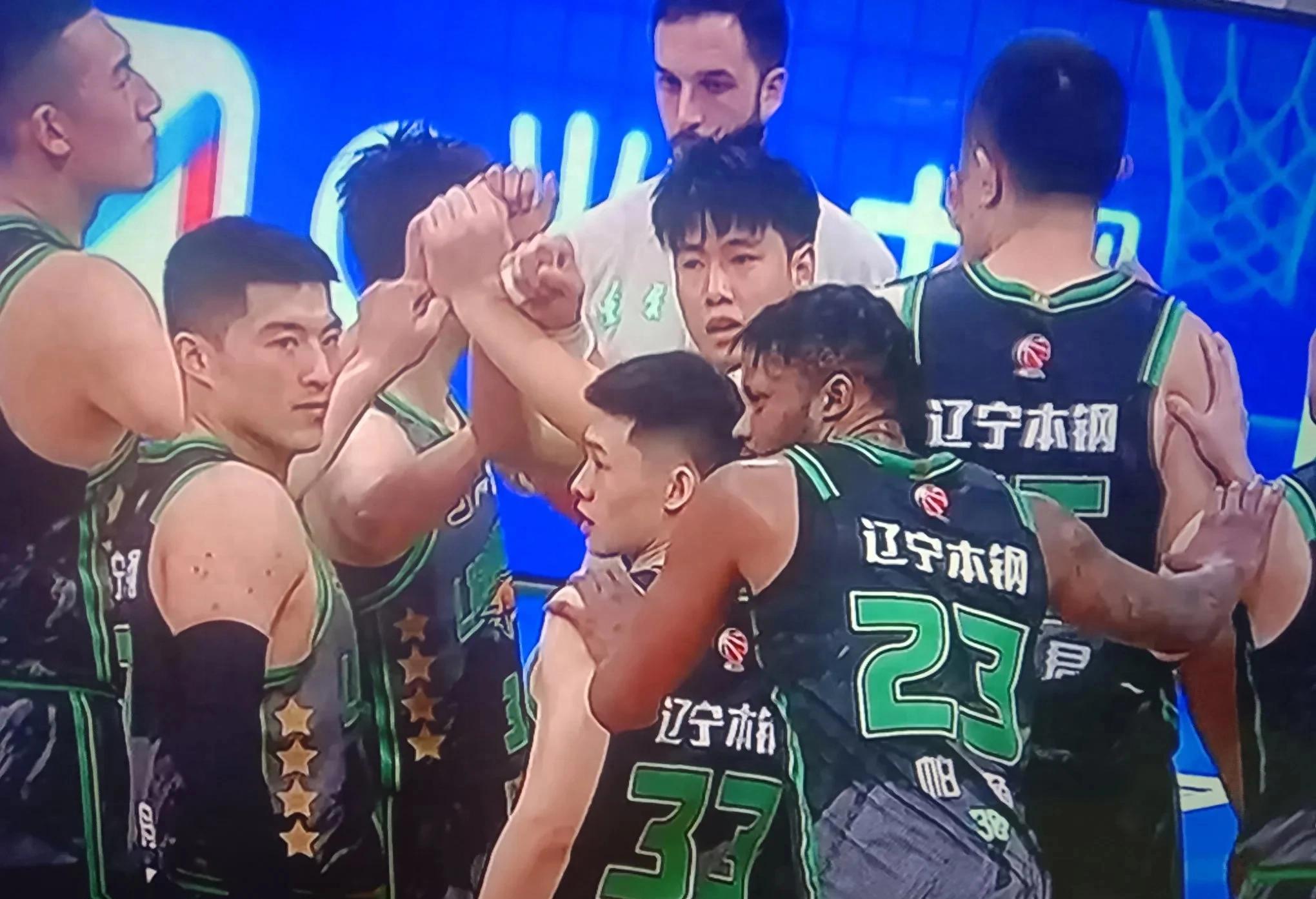 北京男篮挑战河南队,全队士气高涨 北京男篮挑战河南队,全队士气高涨