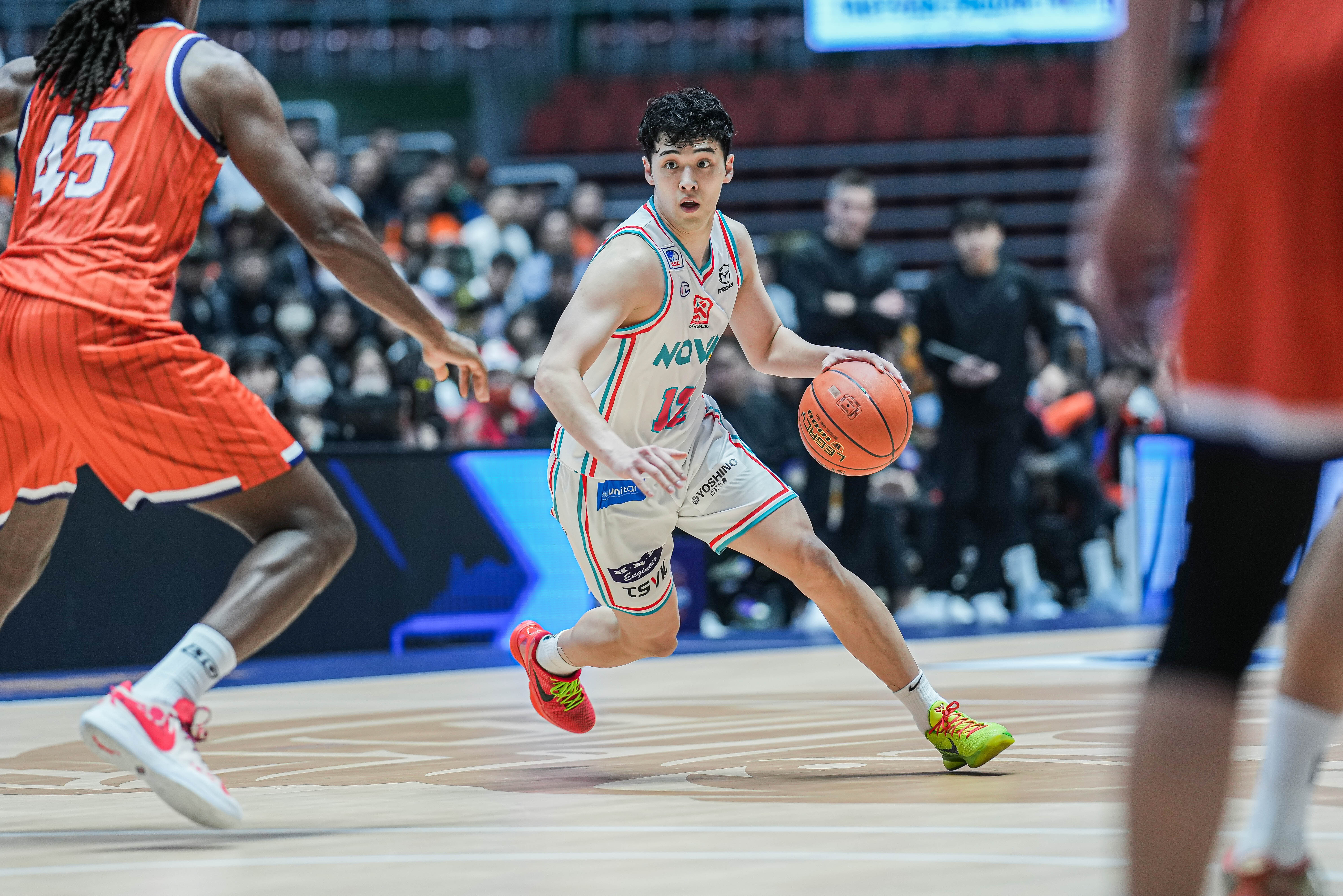 球员发挥出色，成为全场焦点