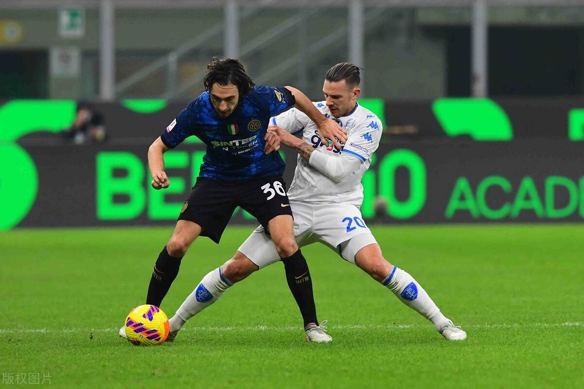 包含卡利亚里队再遭败绩，陷入意甲保级泥沼的词条