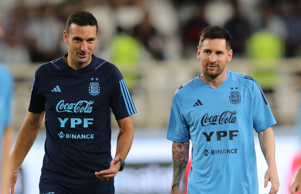 阿根廷队主教练突然宣布退休