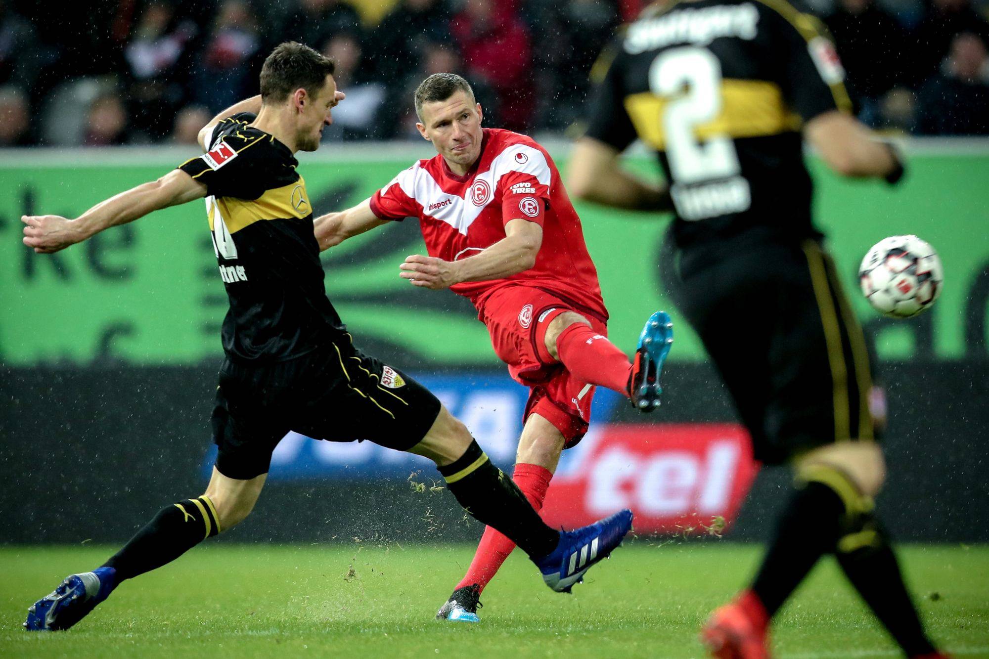 沙尔克坐镇主场,一场惊心动魄的比赛结束 沙尔克坐镇主场,一场惊心动魄的比赛结束