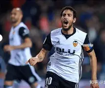 卡迪夫城防线严密,努力保住三分 卡迪夫城防线严密,努力保住三分