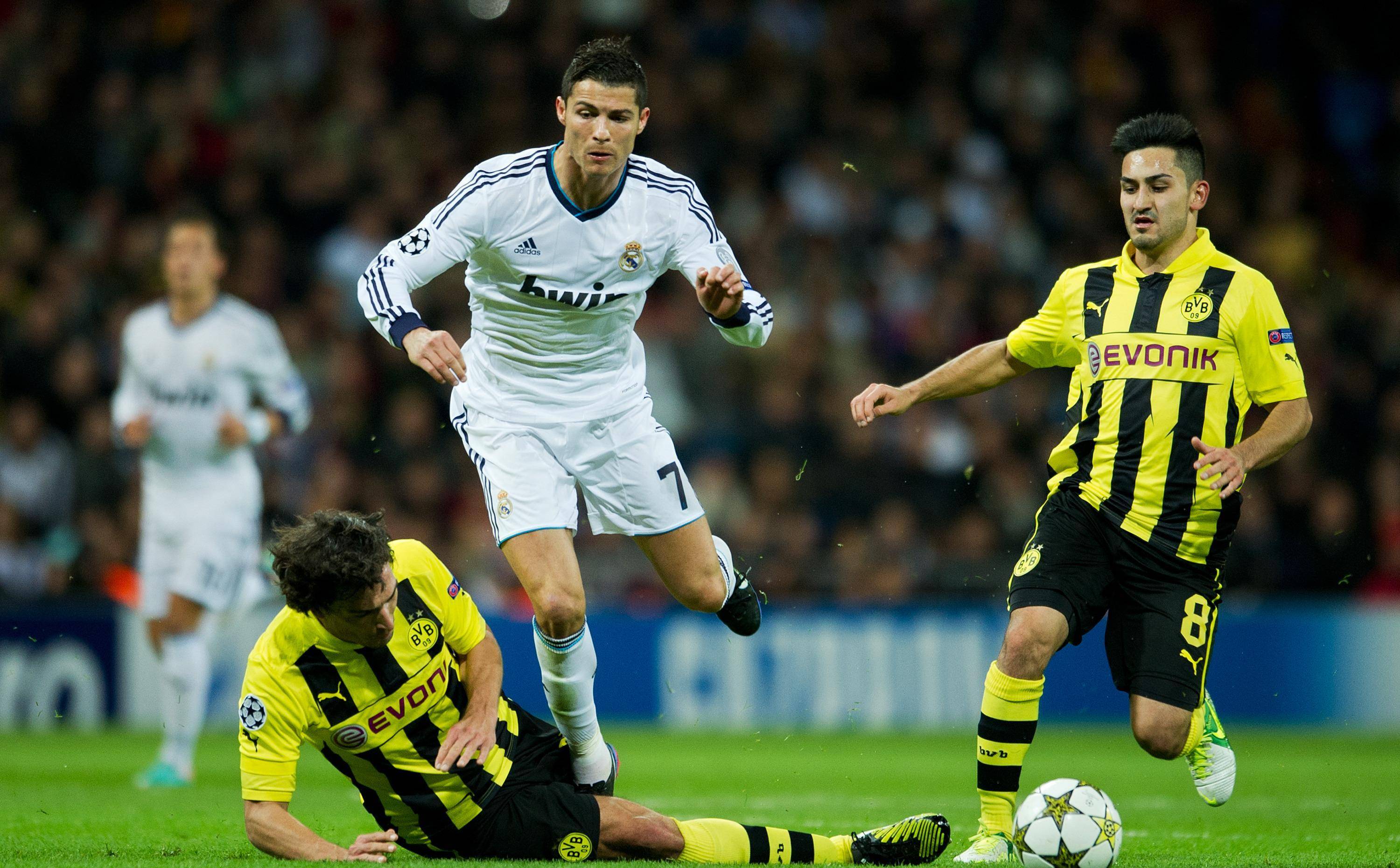 皇马客场绝杀,C罗助攻狂轰连胜 皇马客场绝杀,C罗助攻狂轰连胜