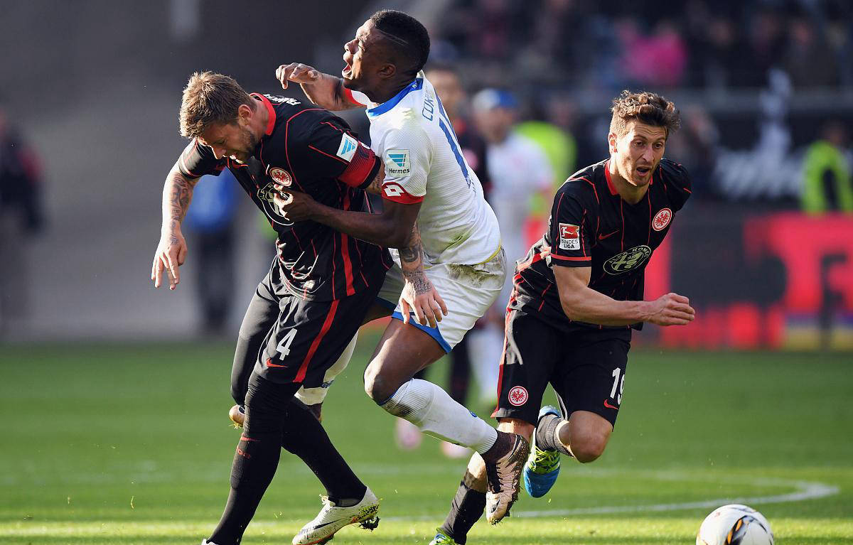 法兰克福客场胜奥格斯堡,三分在握 法兰克福客场胜奥格斯堡,三分在握