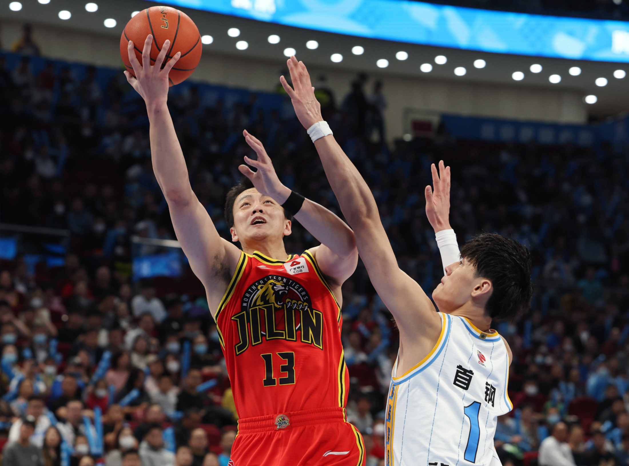 爱游戏在线-吉林队全队发挥出色，轻取对手