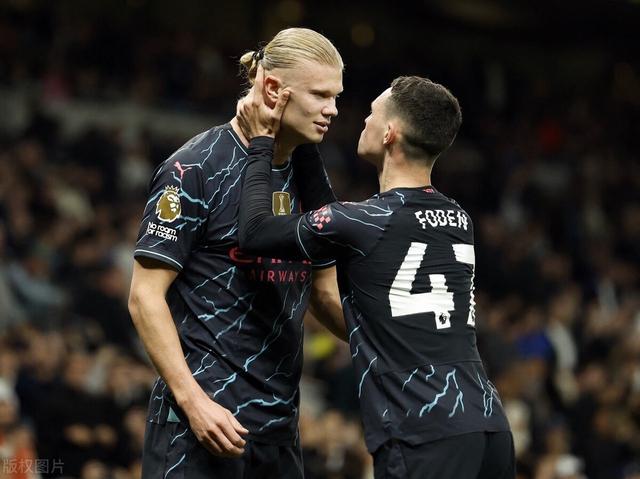 曼城球员签下新合同，继续效力球队