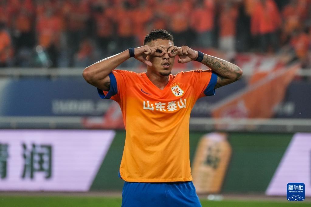 山东鲁能主场2比0告捷，实现三连胜