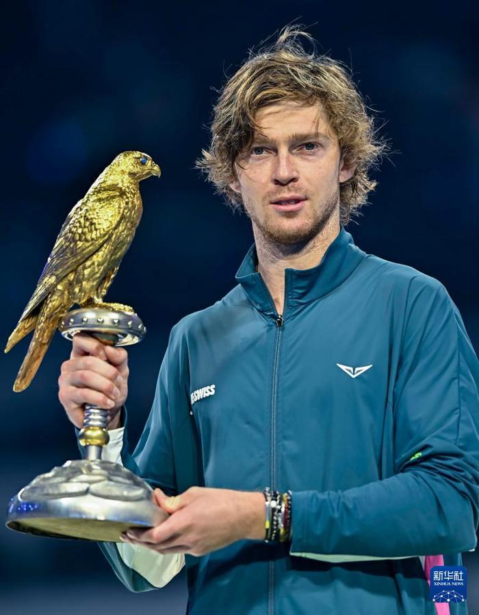 卡塔尔选手实力浑厚,斩获金牌 卡塔尔选手实力浑厚,斩获金牌