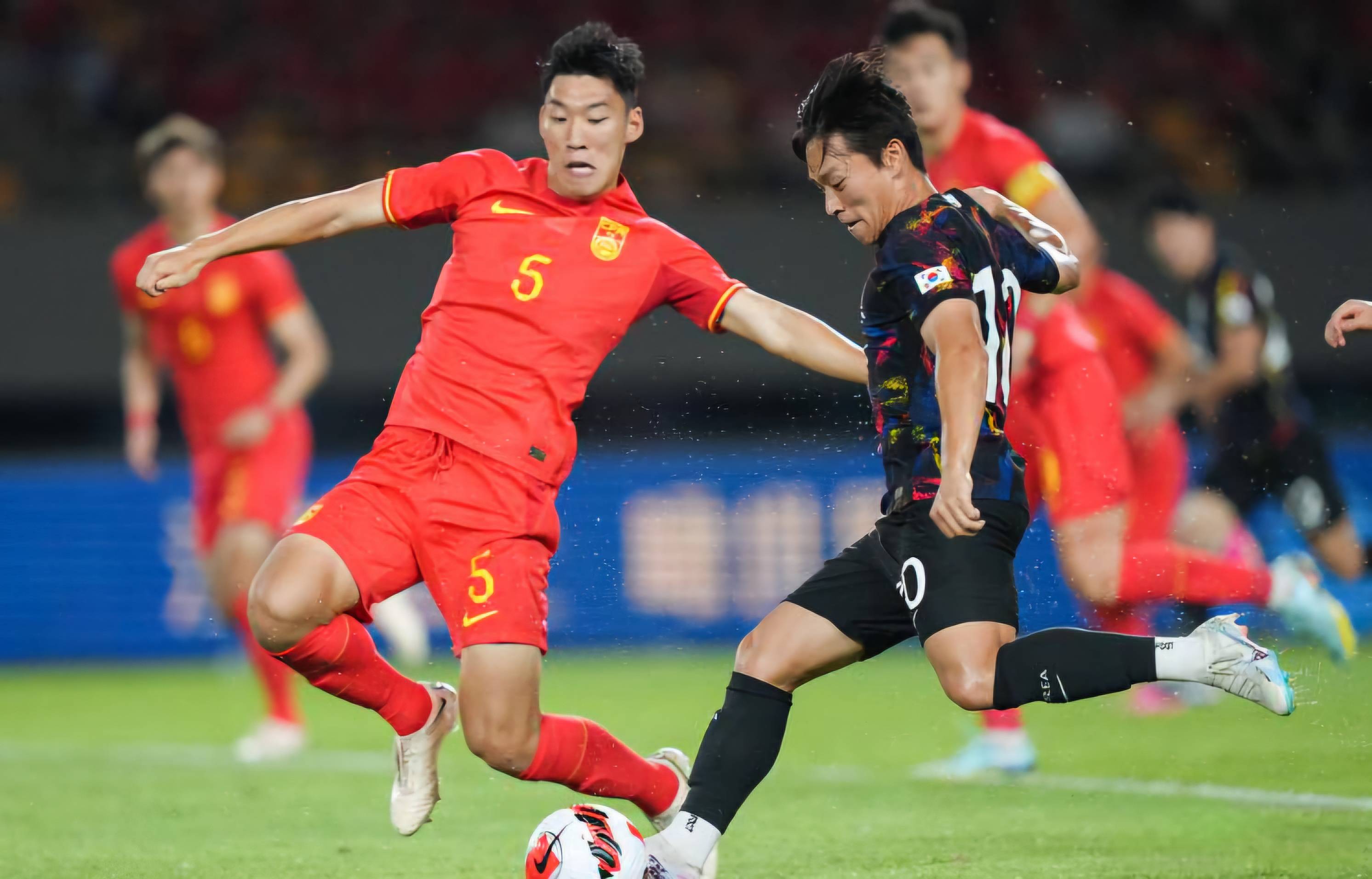 国内足球比赛最新战况:球队实力碾压对手取得胜利 国内足球比赛最新战况:球队实力碾压对手取得胜利