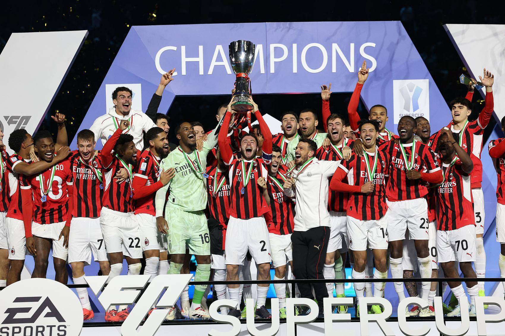 爱游戏在线-国际米兰新援表现出色，球队整体实力提升