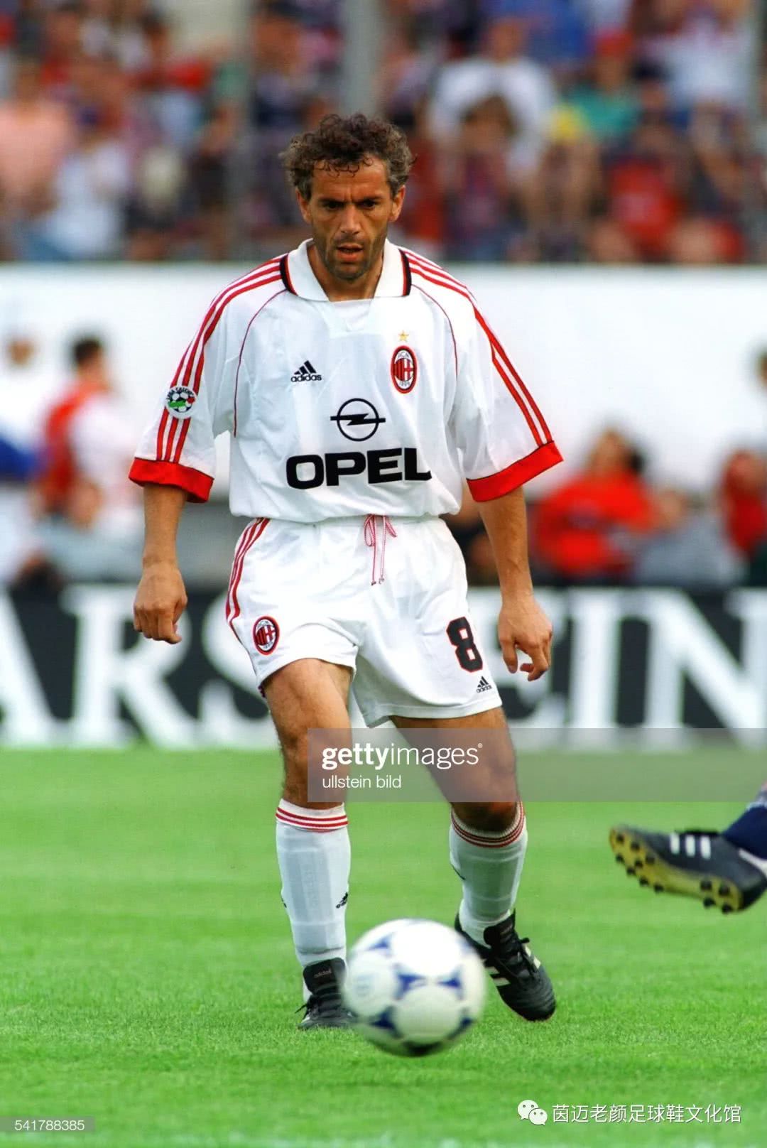 爱游戏在线-利沃诺被AC米兰逆转，连胜终结