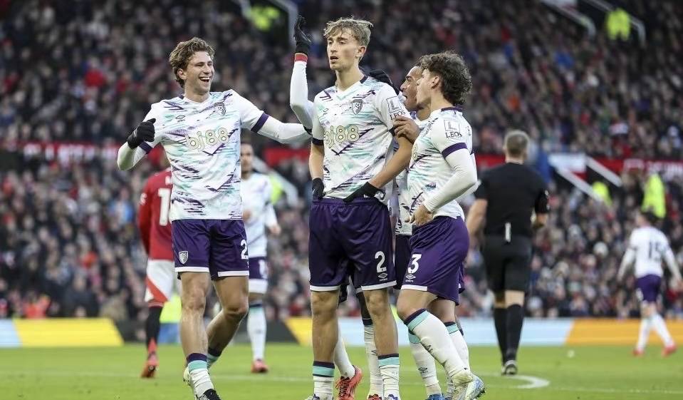 爱游戏大厅-曼联客场迎战伯恩茅斯，追赶前列