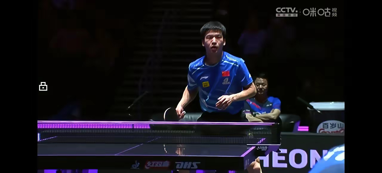 阿联酋越野滑雪选手霸气登顶 阿联酋越野滑雪选手霸气登顶