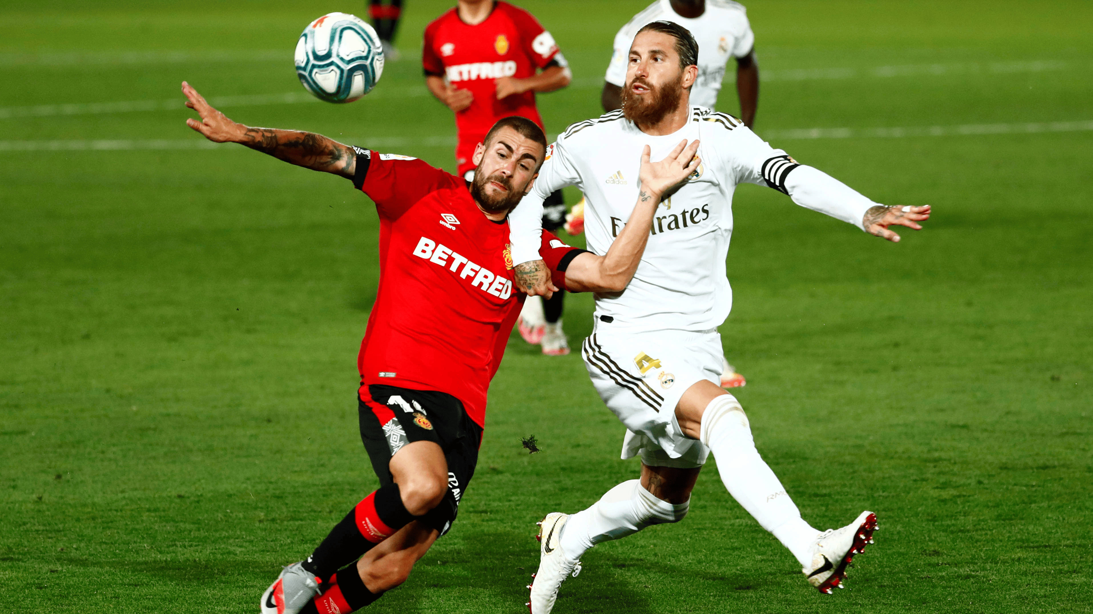 瓦伦西亚主场惨败