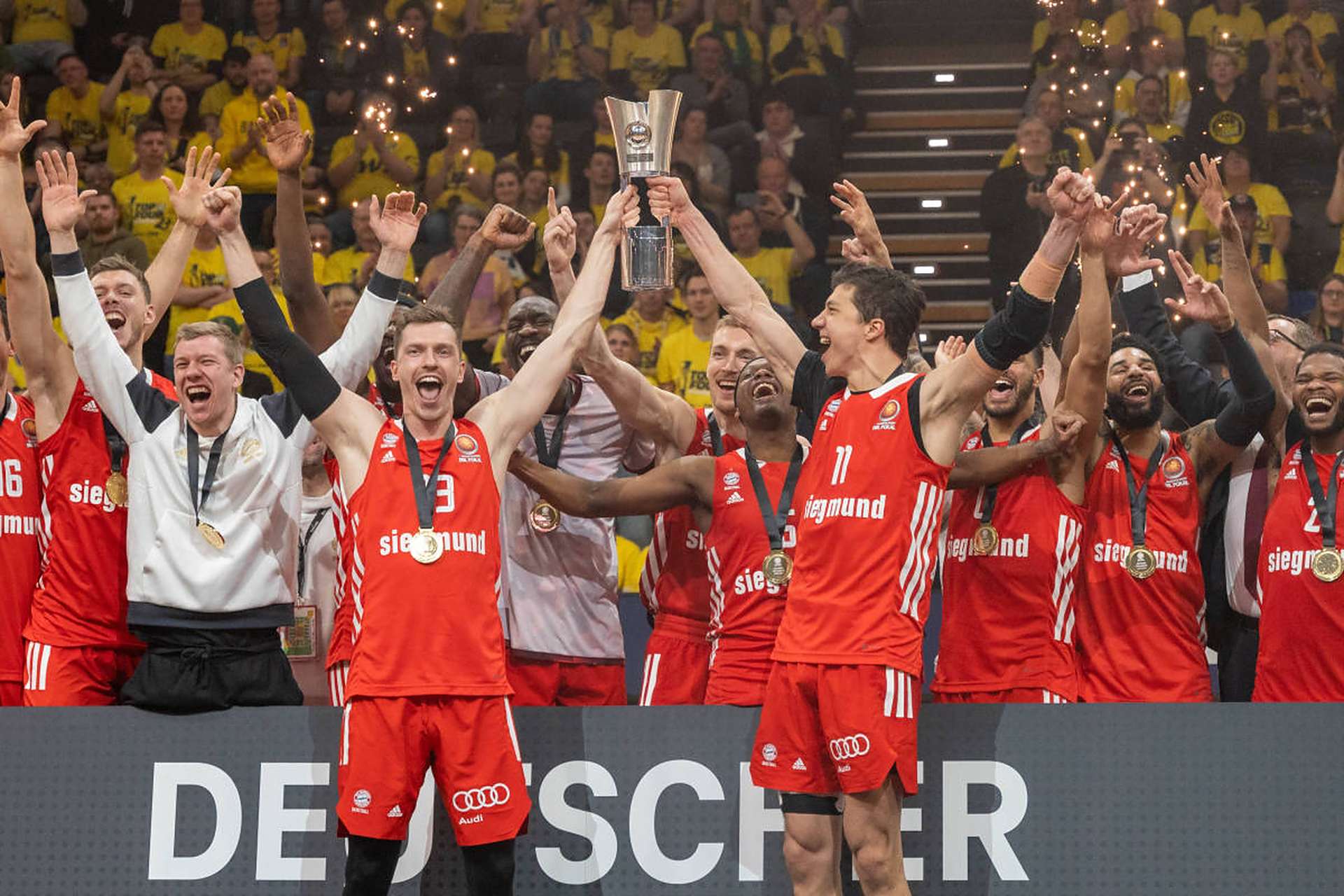 斯图加特主帅谈未来,强调球队保级信心的简单介绍 斯图加特主帅谈未来,强调球队保级信心的简单介绍