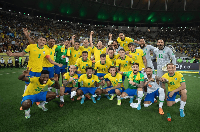 球队取得决定性胜利，领跑比赛