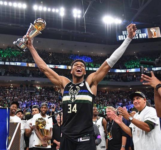 雄鹿大胜魔术，字母哥连续三场40+