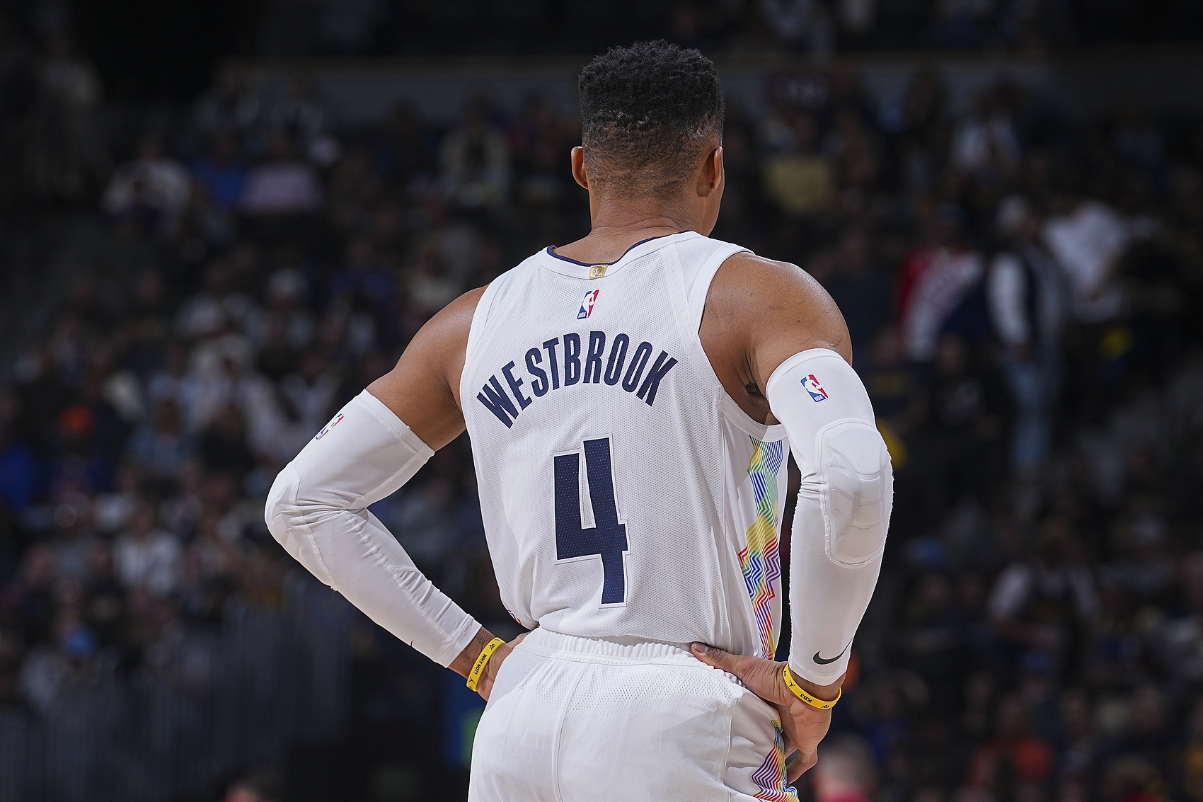 尼克斯客场惨负活塞，多特-罗宾逊表现不佳成焦点