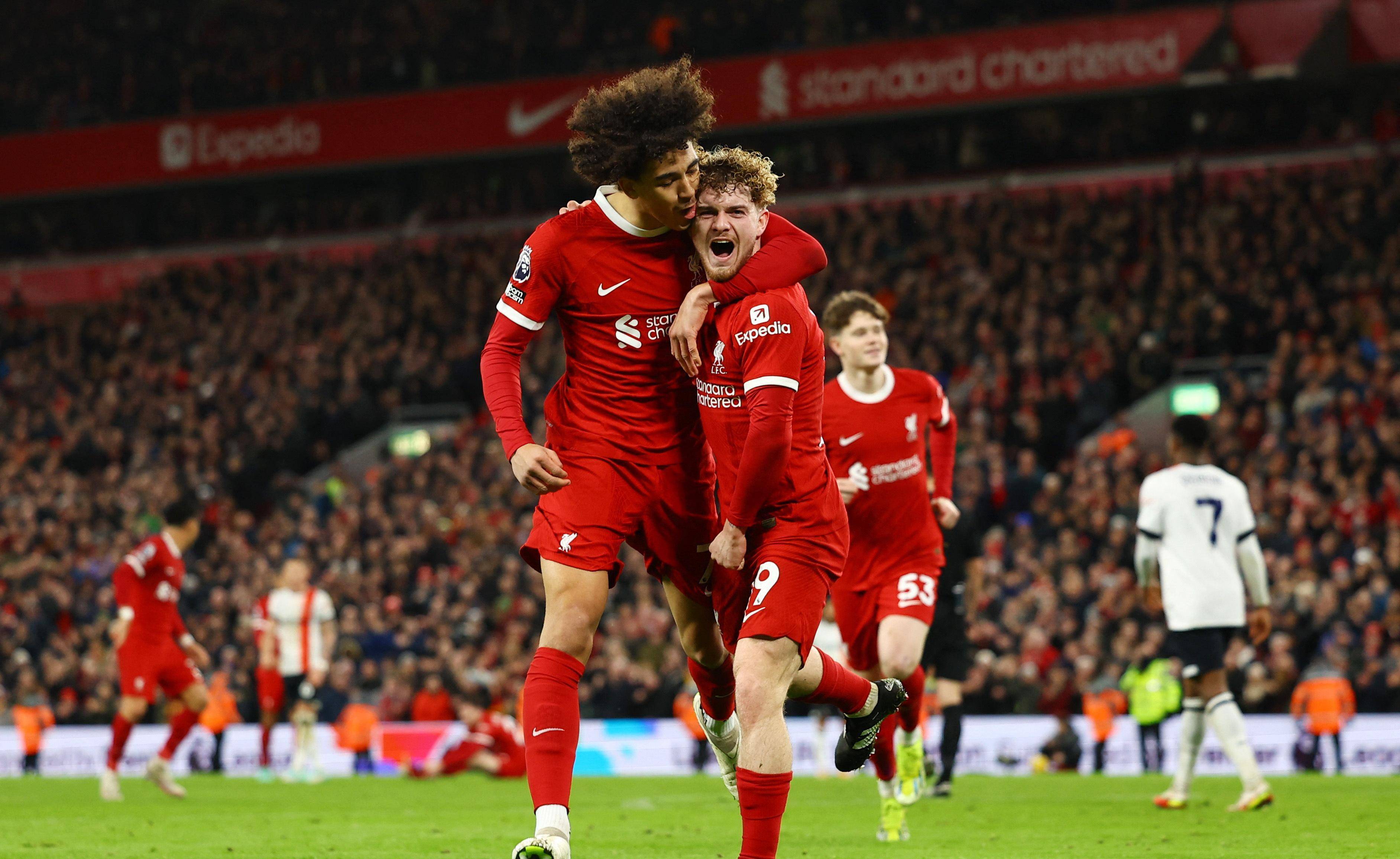 关于曼城取胜杀入英超四强，热刺与曼联战平的信息