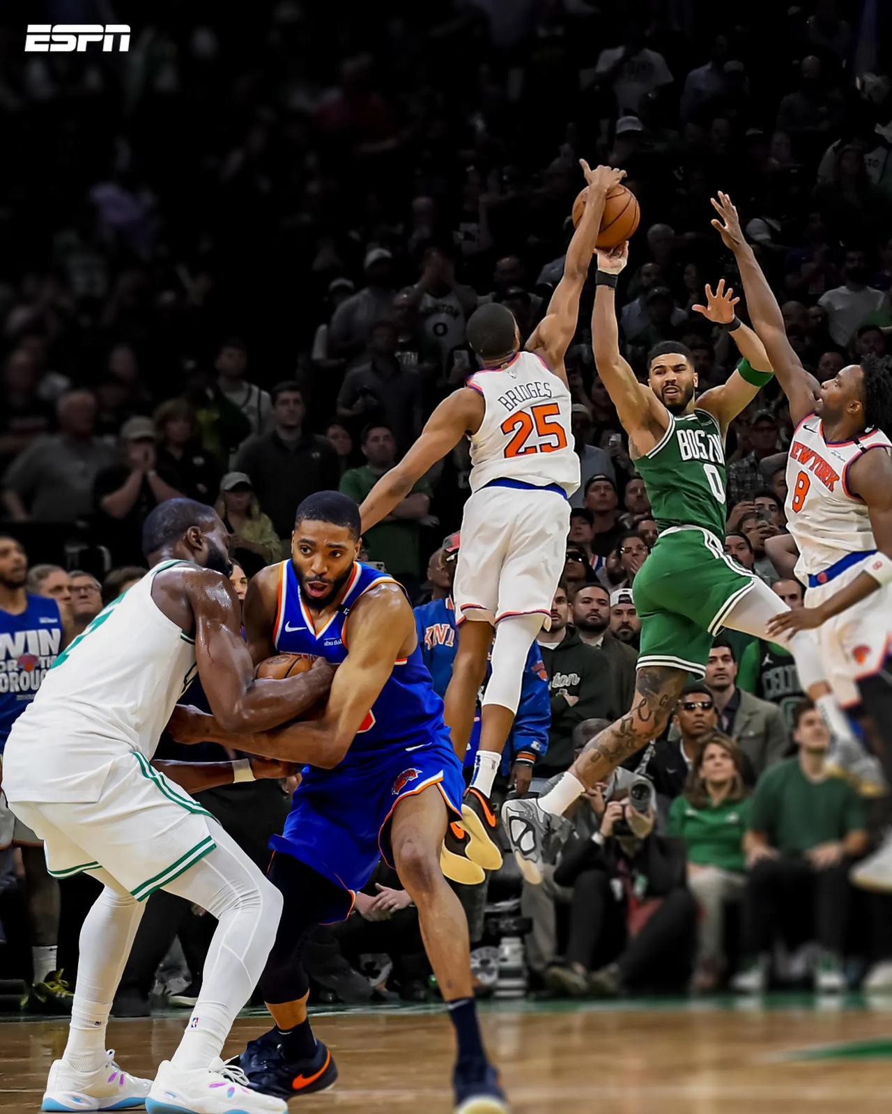 公牛主场战胜雄鹿,唐斯全面发挥帮助球队全面胜利 公牛主场战胜雄鹿,唐斯全面发挥帮助球队全面胜利