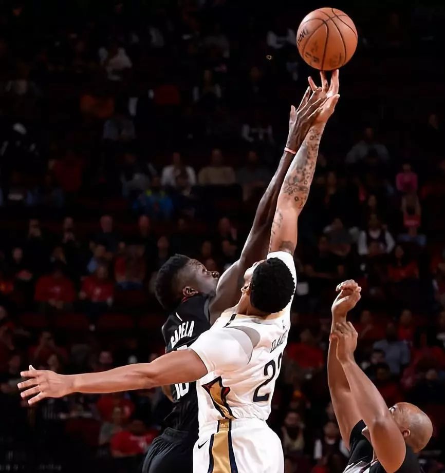 青岛队轻取浙江队，浓眉哥刷新纪录的简单介绍