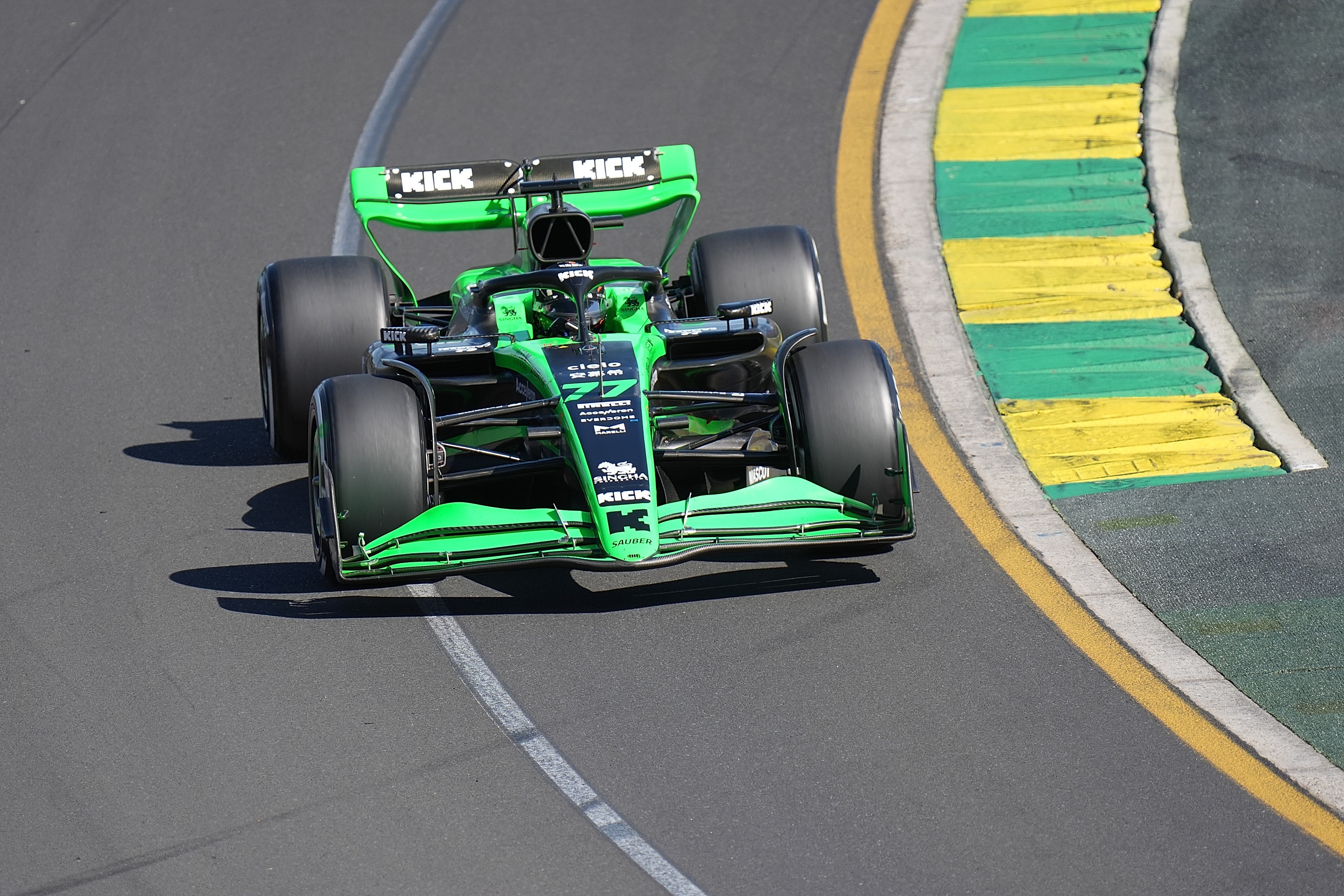 索伯车队翻盘梅赛德斯,拉塞尔点燃赛场的简单介绍 索伯车队翻盘梅赛德斯,拉塞尔点燃赛场的简单介绍